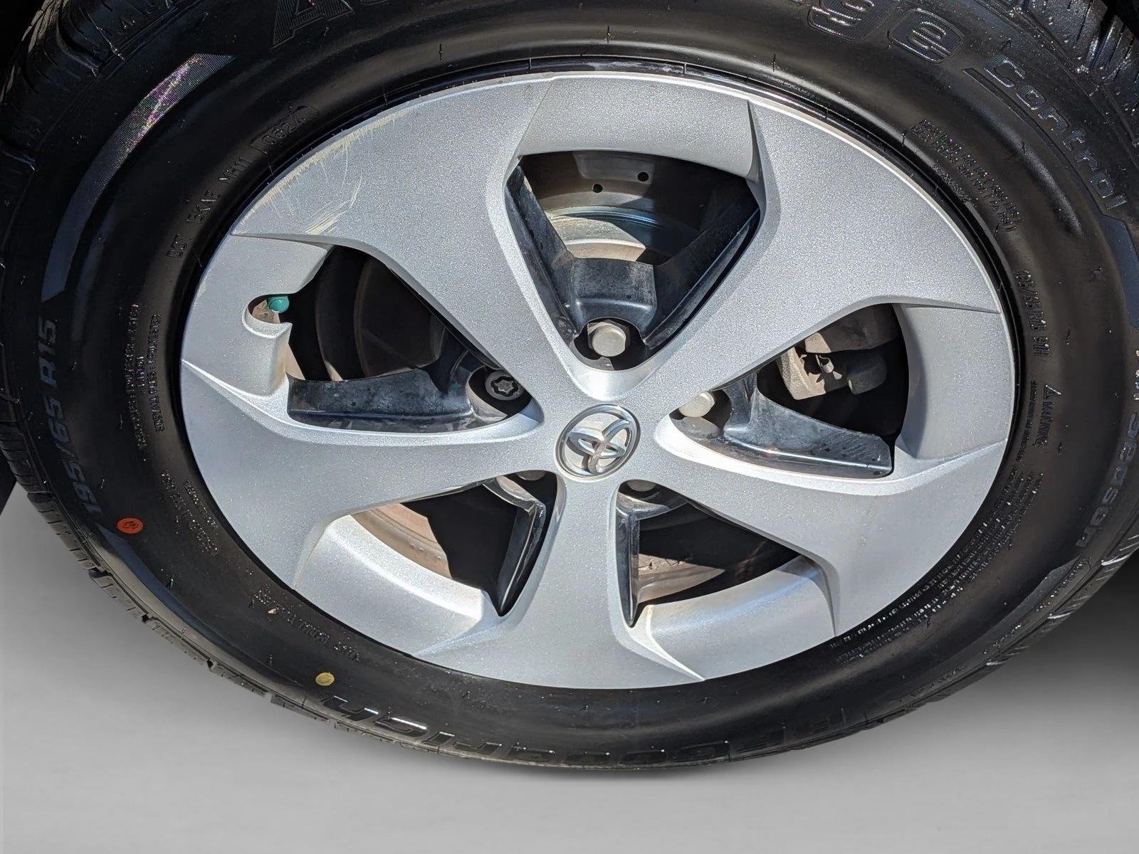 Used 2015 Winter Gray Metallic Toyota Two image 21