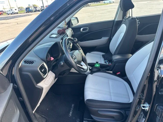 Used 2022 Black Noir Pearl Hyundai SEL image 7