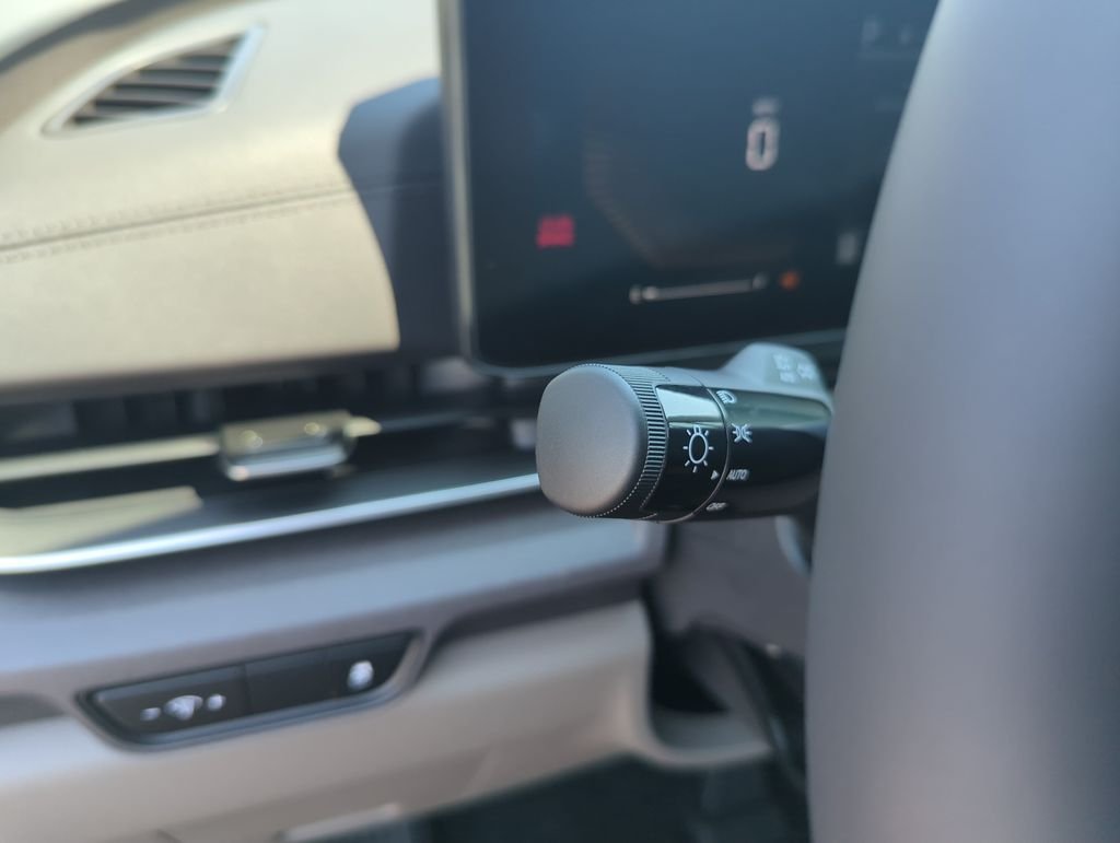 New 2026 Ceramic Silver Kia EX image 21