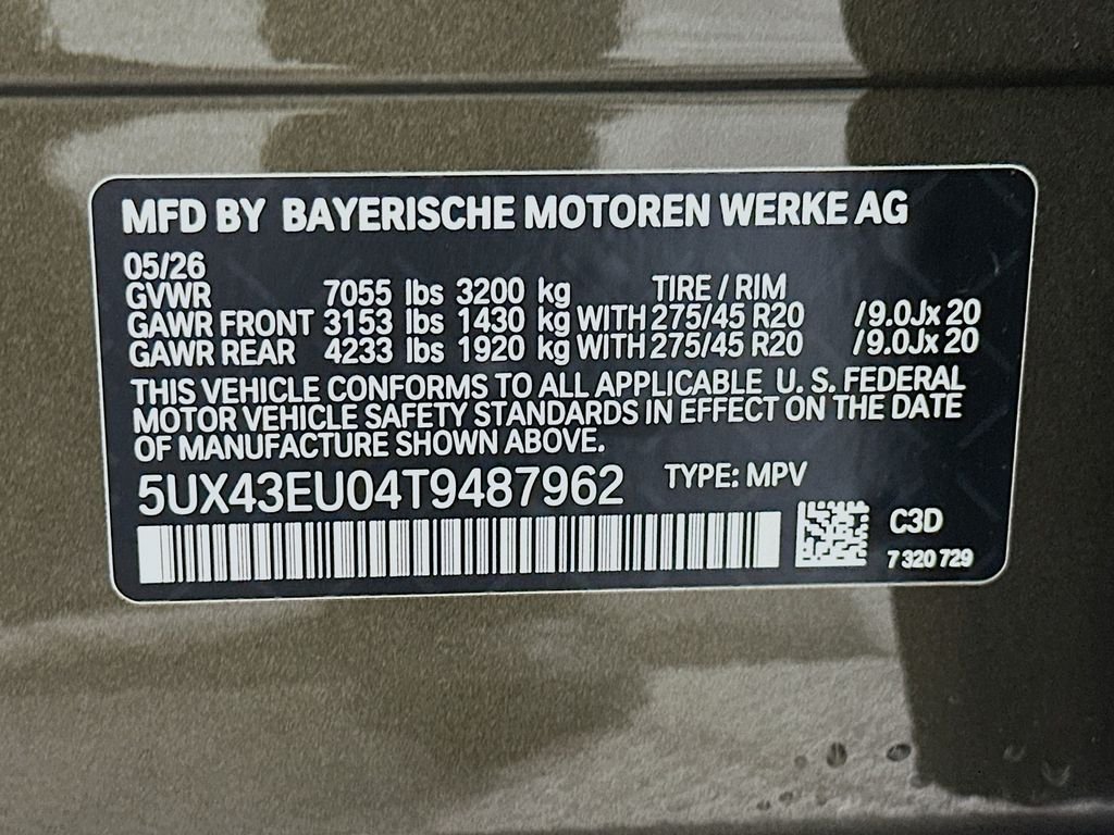 New 2026 Manhattan Green Metallic BMW xDrive50e image 24