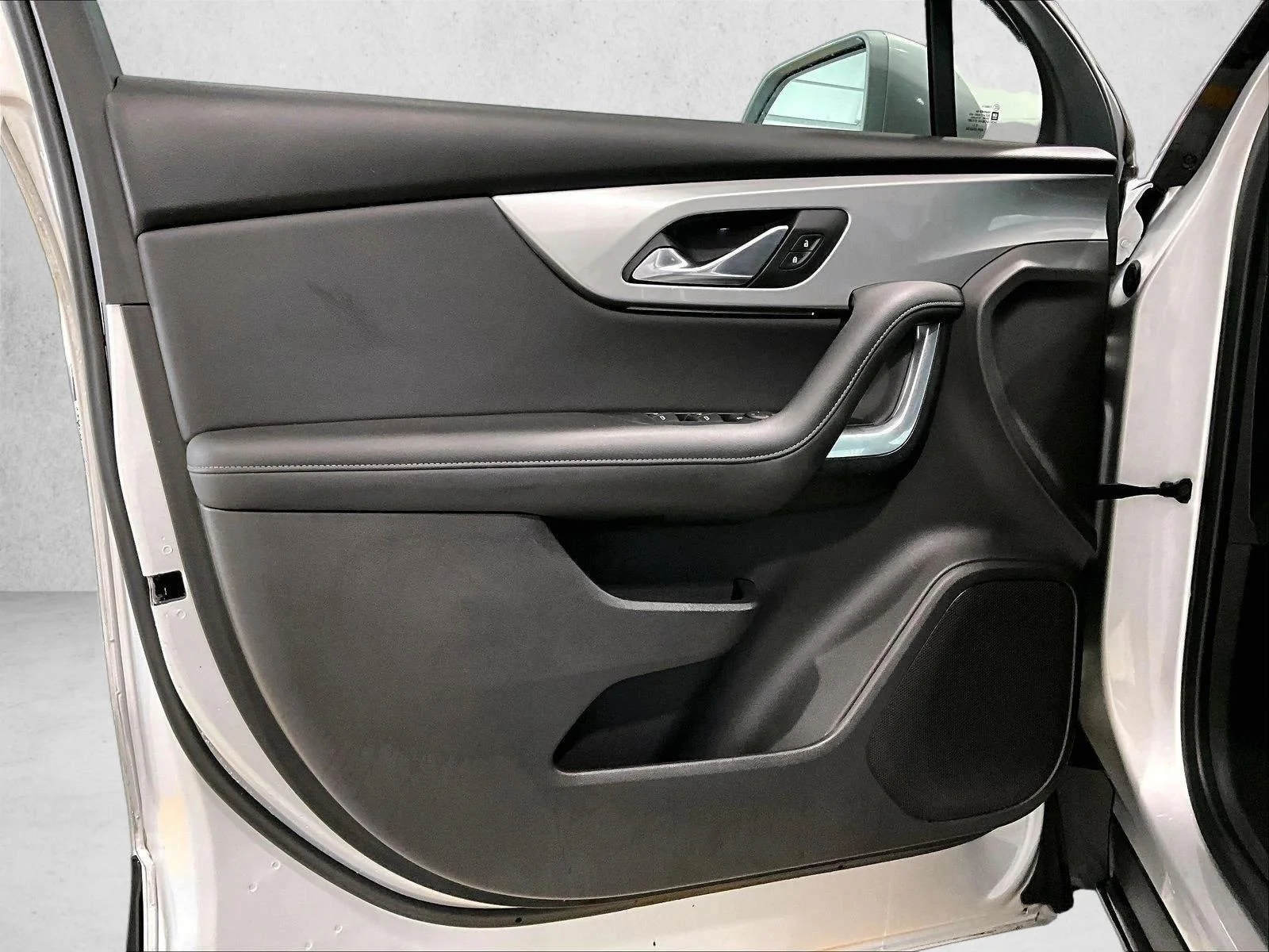 Used 2019 Silver Ice Metallic Chevrolet  image 18