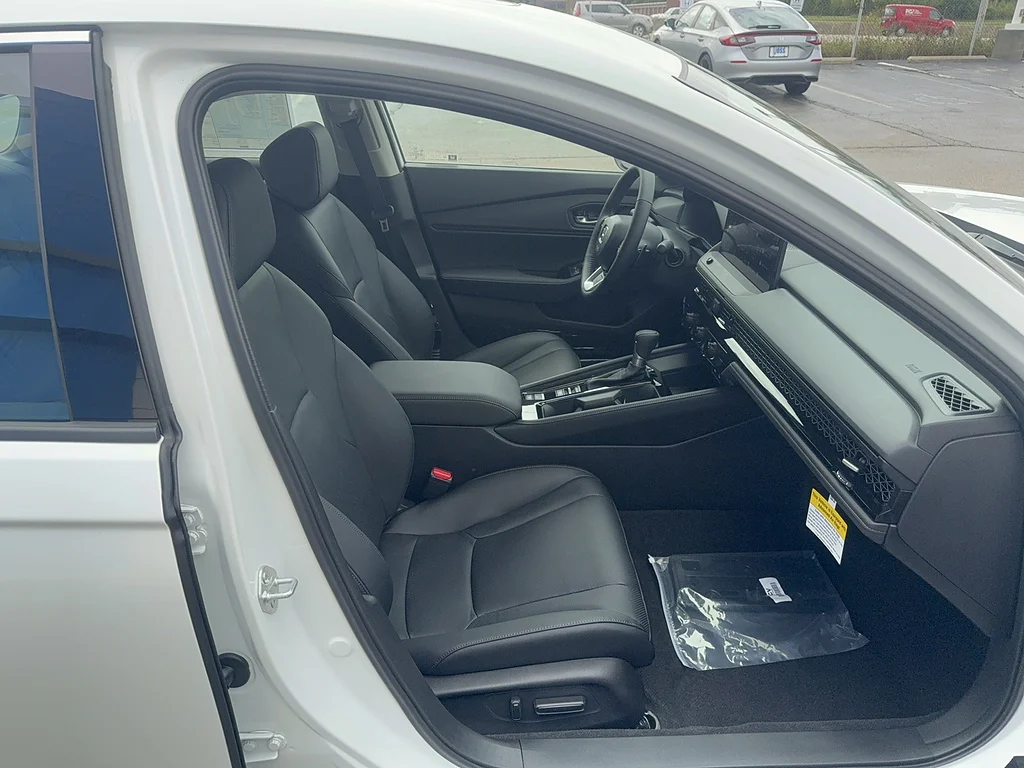 New 2026 Platinum White Pearl Honda Touring image 15