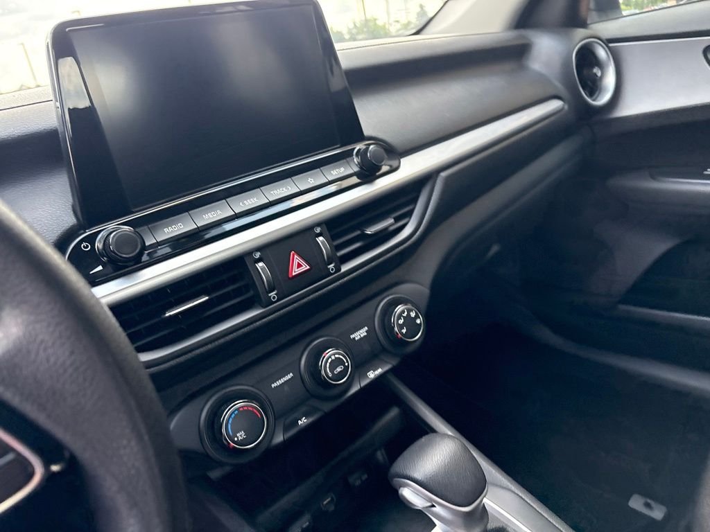 2023 Kia Forte LXS - Photo 9