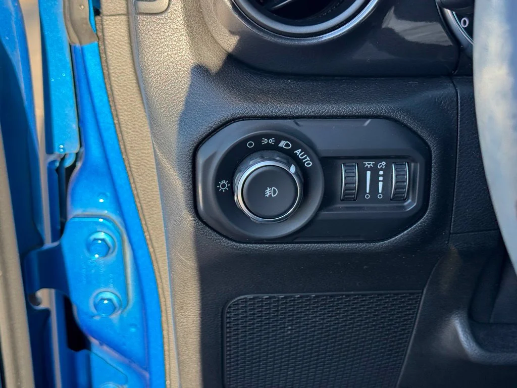 Used 2021 Blue Jeep Unlimited Sport Altitude image 18