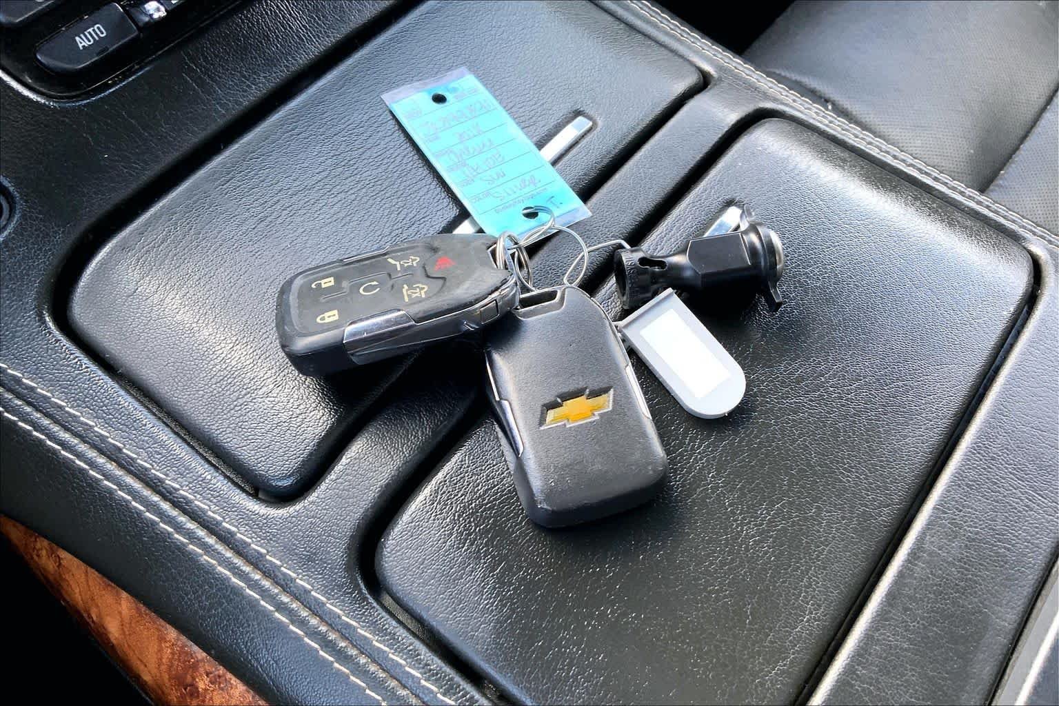 Used 2018 Silver Ice Metallic Chevrolet Premier image 15