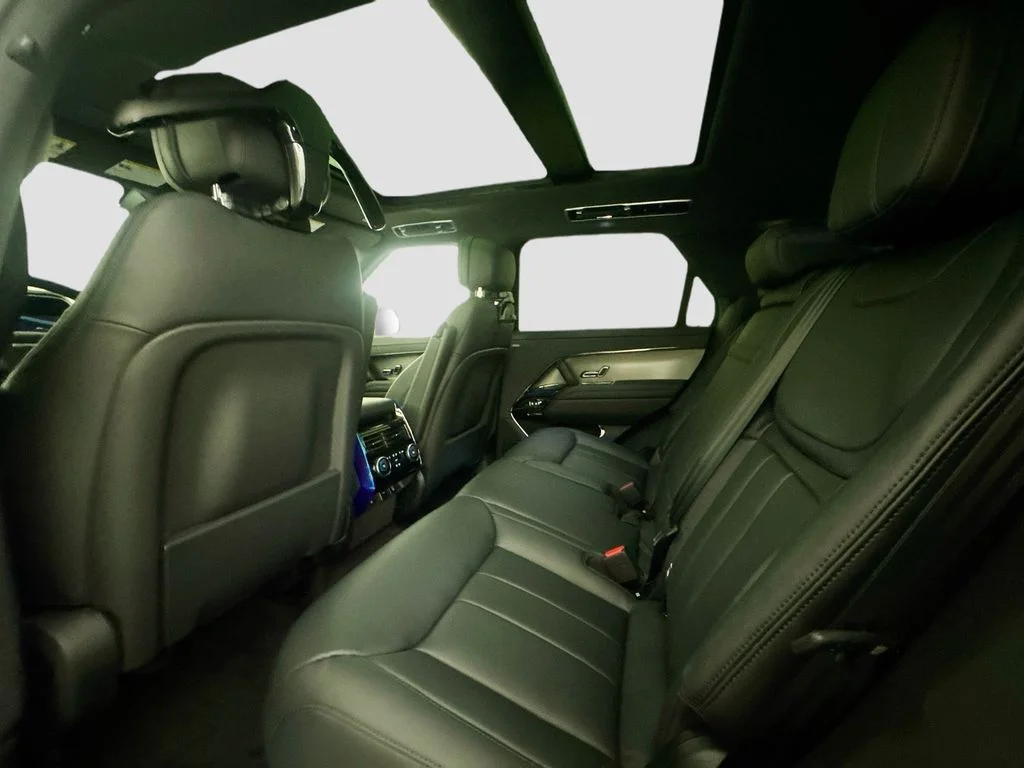 New 2026 Fuji White Land Rover Dynamic SE image 18