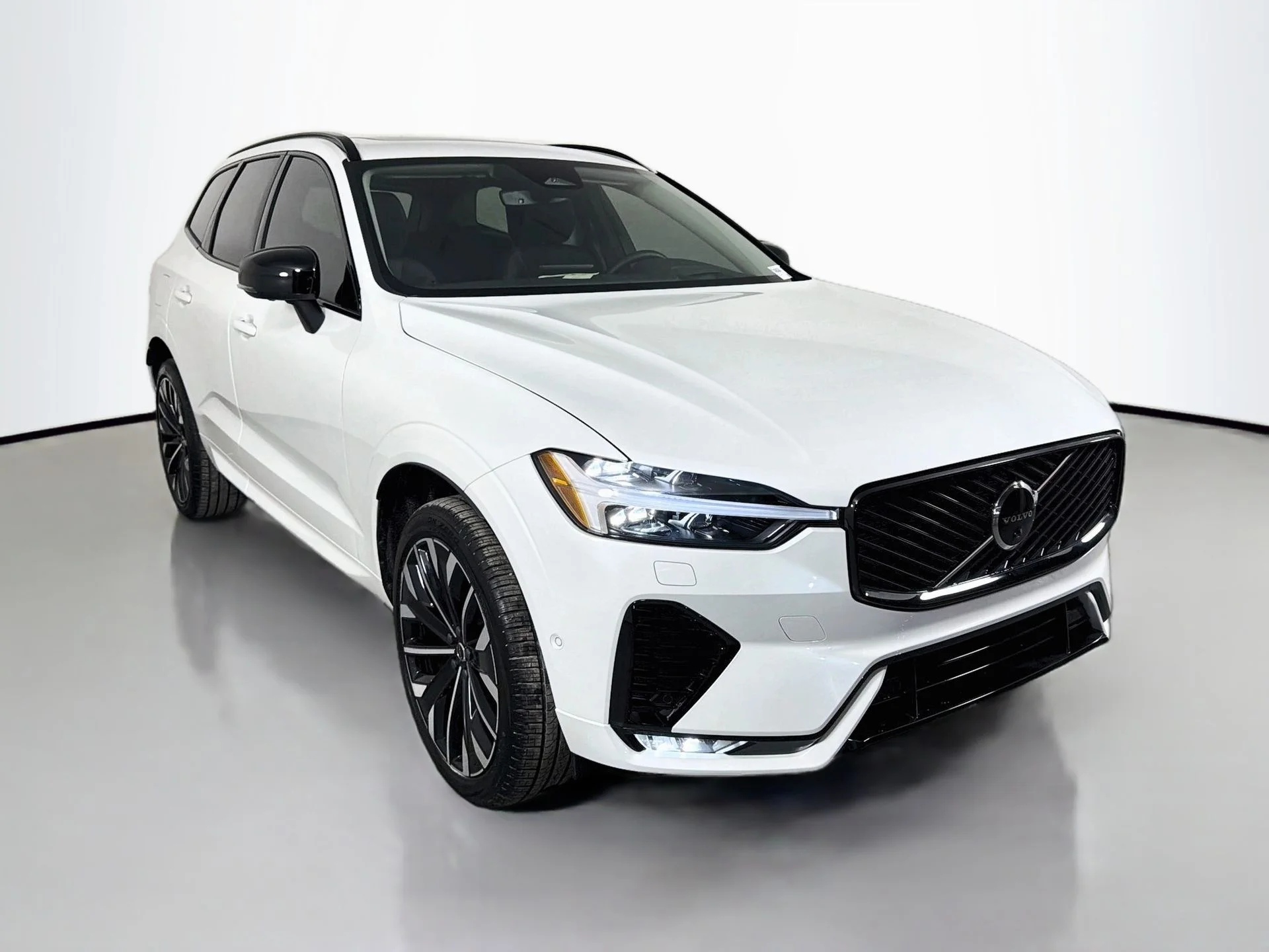 New 2026 Crystal White Volvo Ultra image 3