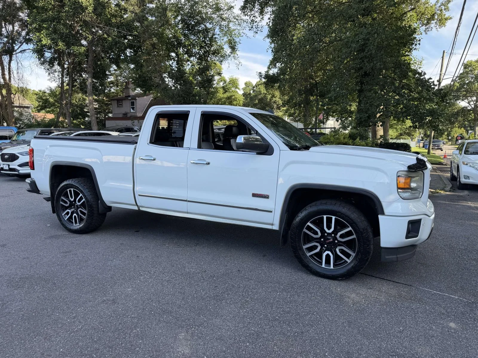 Used 2014 White GMC SLT image 8