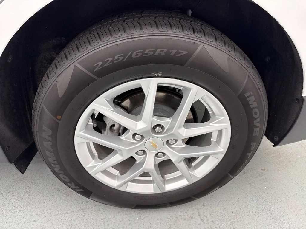 2024 Chevrolet Equinox LT SUV Slide 4