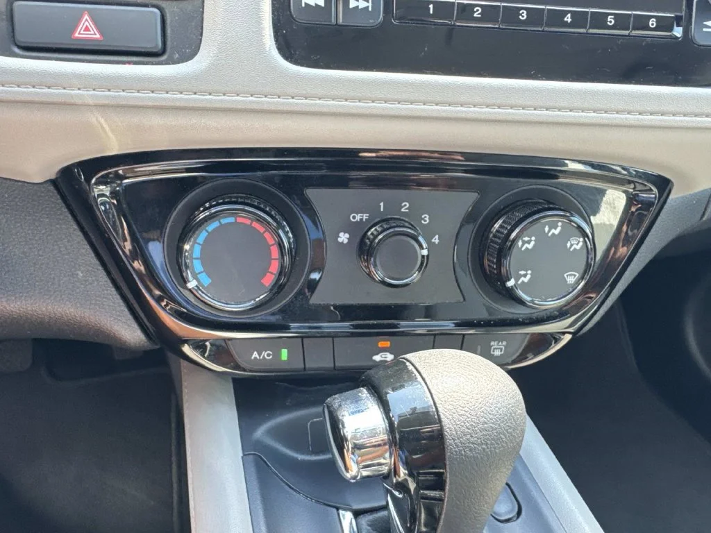 Used 2021 White Honda LX image 34