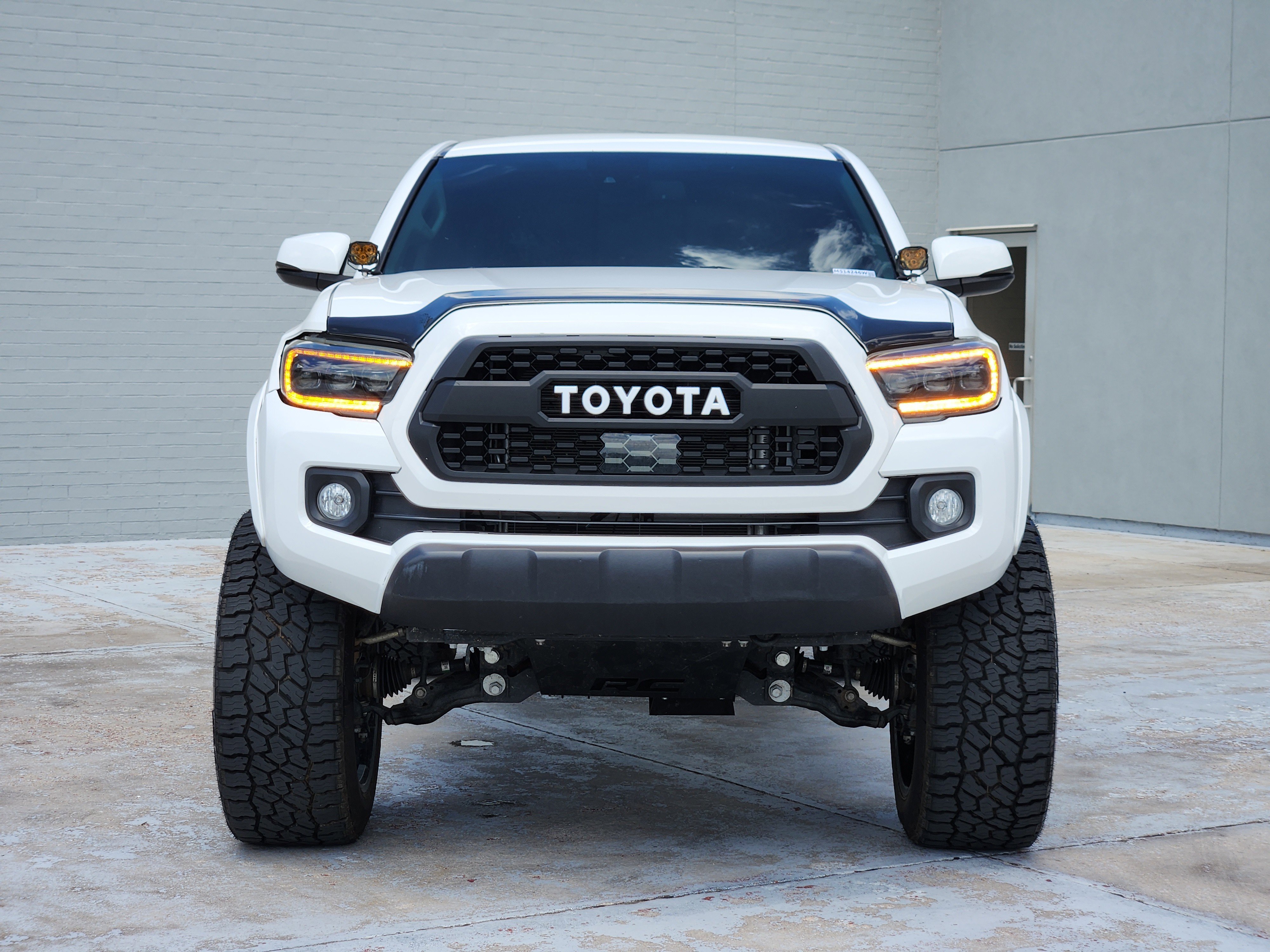 Used 2022 White Toyota SR5 image 3