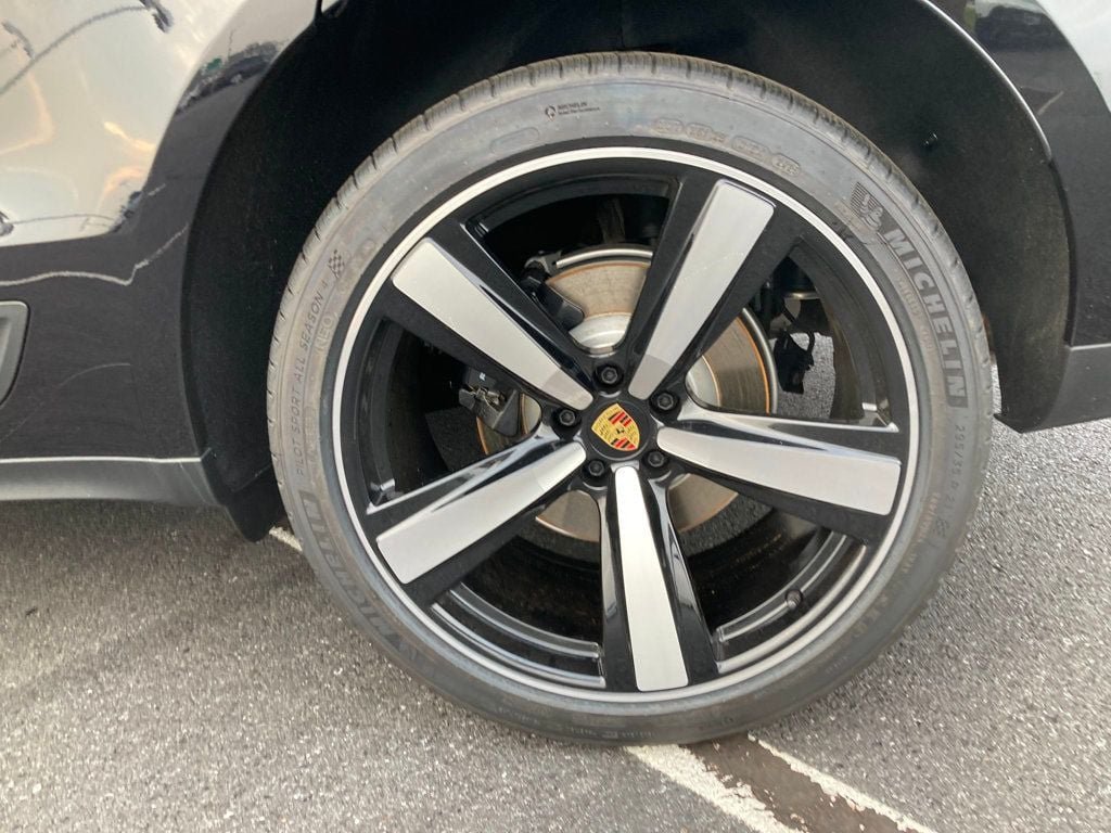 2026 Porsche Macan T - Photo 23