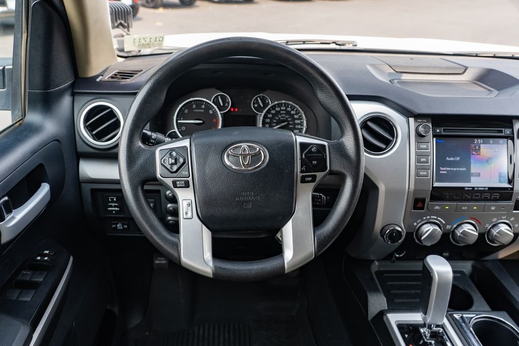 Used 2014 Super White Toyota SR5 image 16