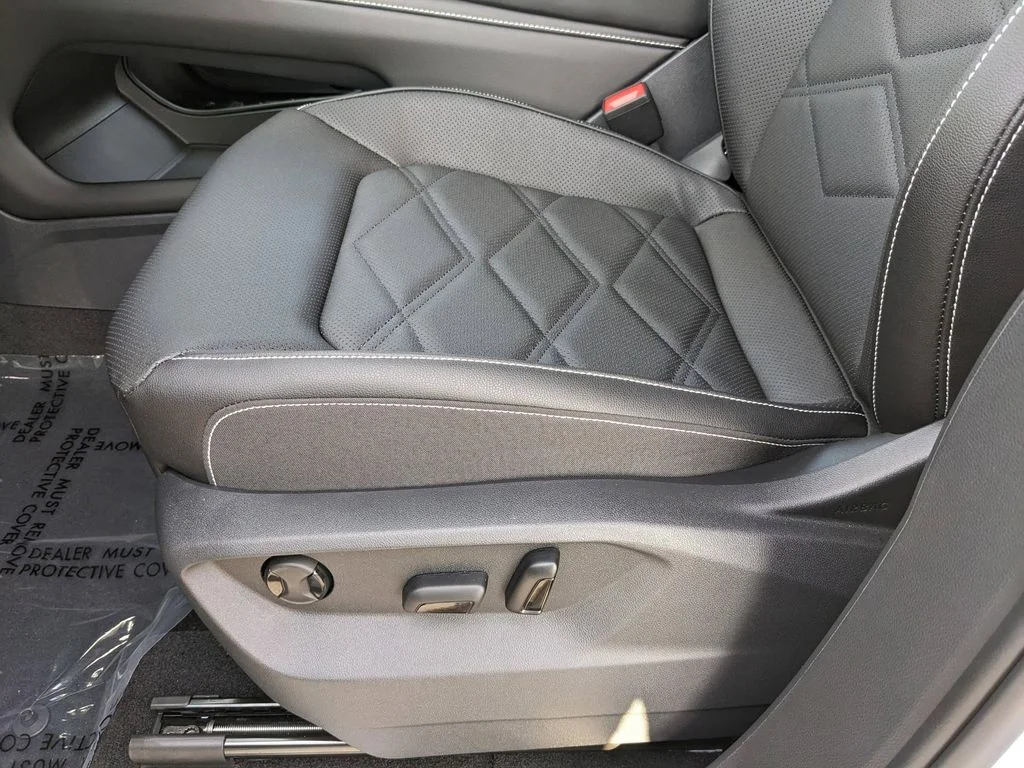 New 2026 White/off-white Volkswagen 2.0T SE w/Technology image 20