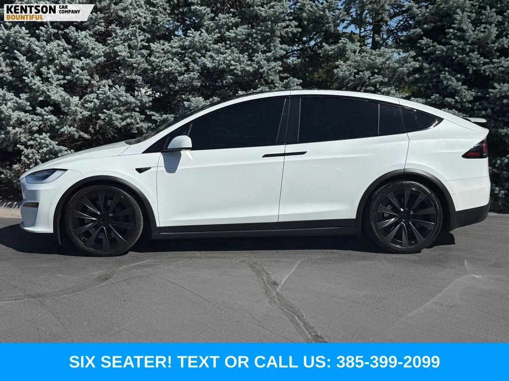 Used 2022 White Tesla Plaid image 4