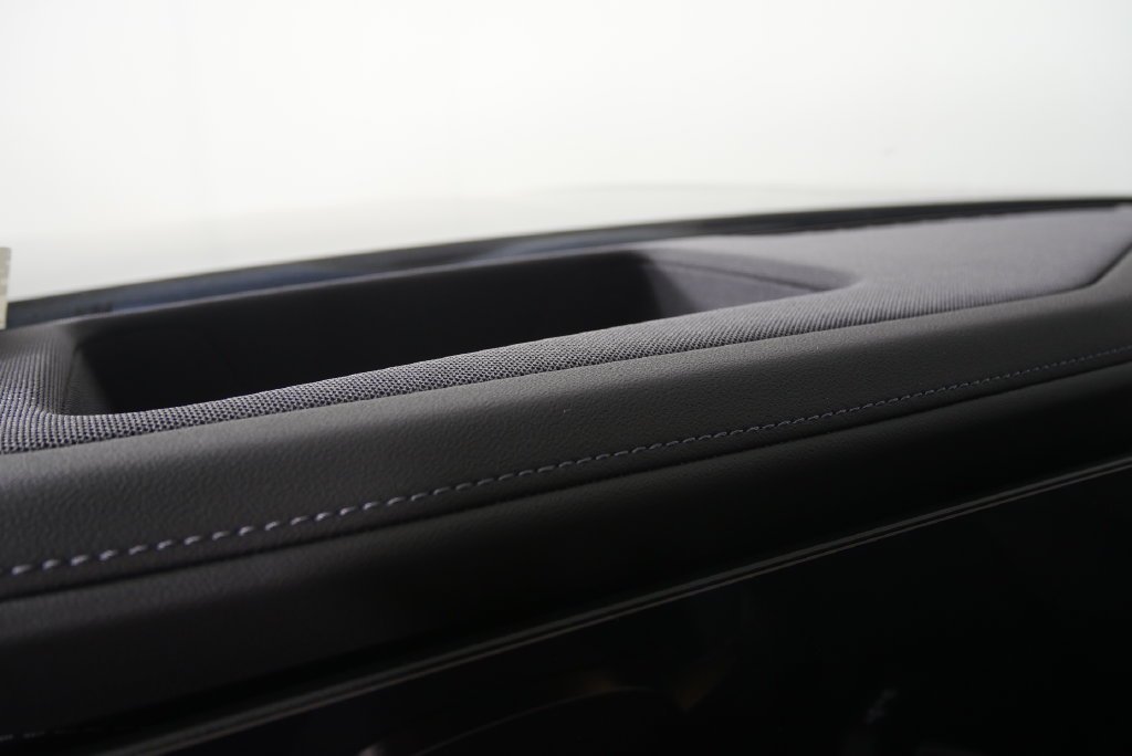 New 2026 Black Sapphire Metallic BMW xDrive60 image 19