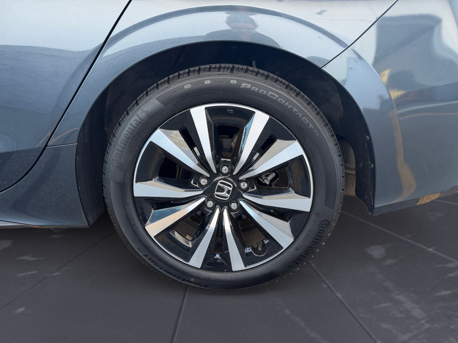 Used 2024 Meteorite Gray Metallic Honda EX-L image 46