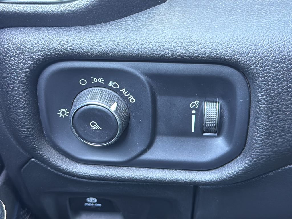 Used 2024 Silver Ram Laramie image 25