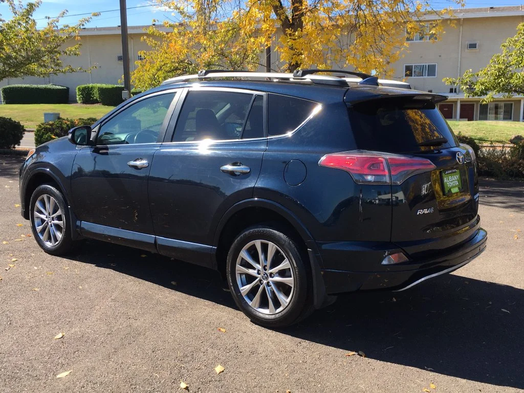 Used 2017 Blue Toyota Platinum image 4