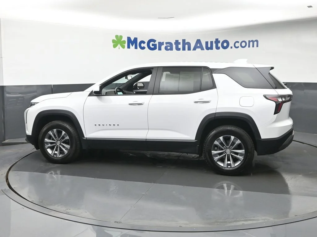Used 2025 White Chevrolet LT image 23