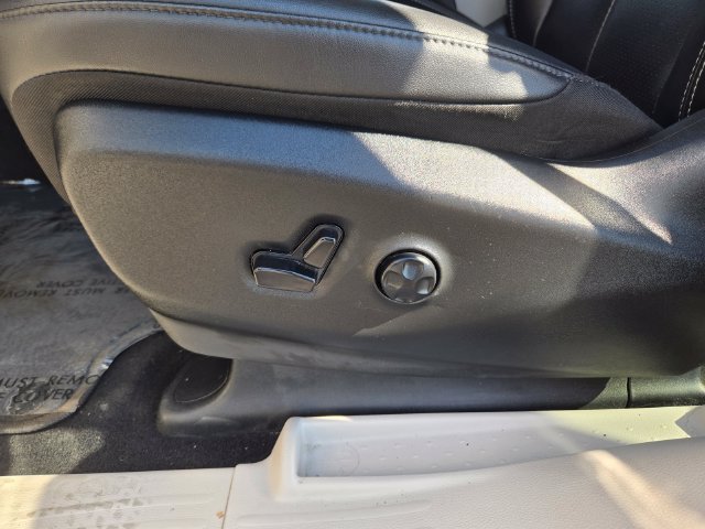 Used 2024 Black Chrysler Touring L image 12