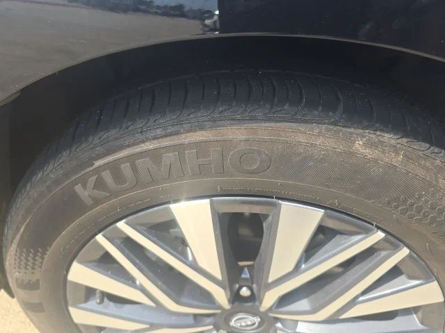 Used 2025 Black Nissan 2.5 SV image 4