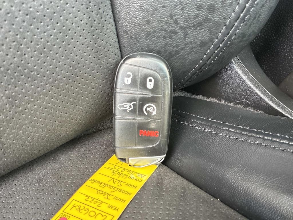 Used 2022 White Jeep Laredo X image 9