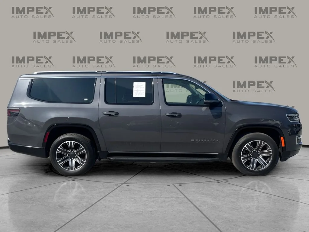 Used 2024 Gray Jeep Base image 6