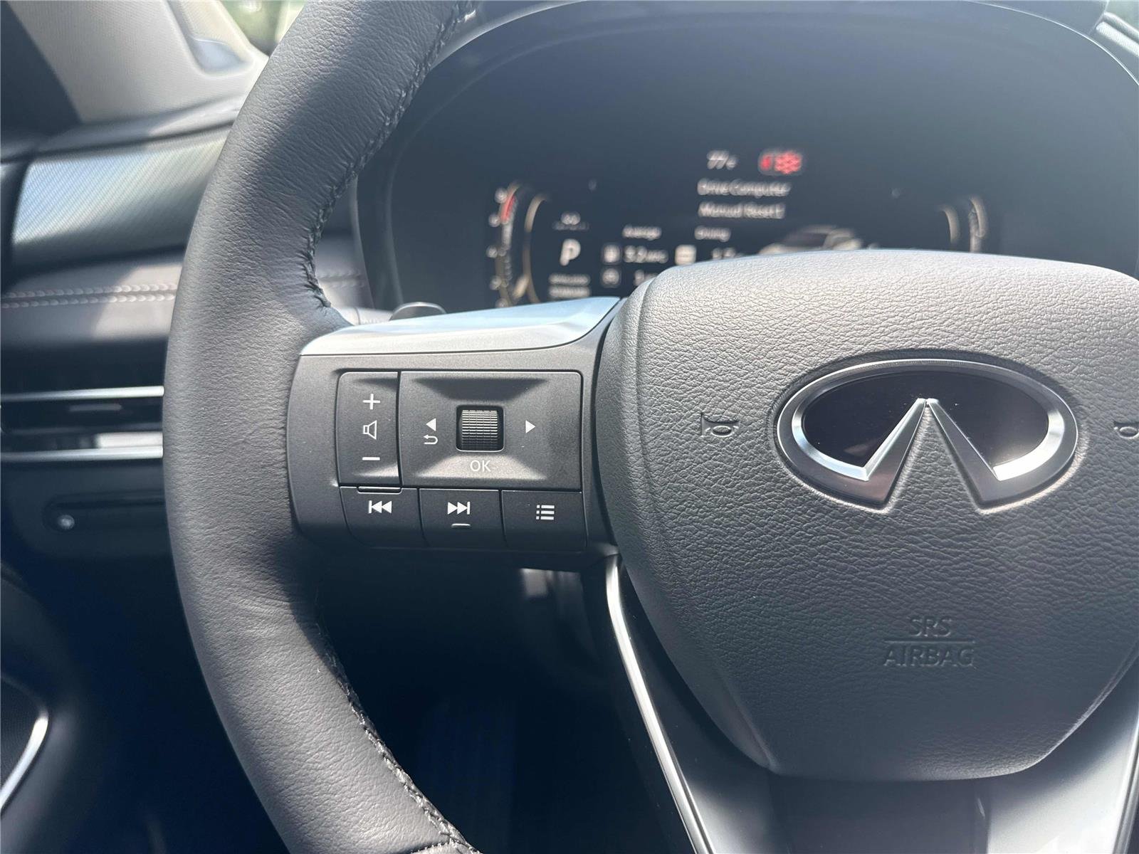 New 2027 GRAND BLUE INFINITI Luxe FWD image 18