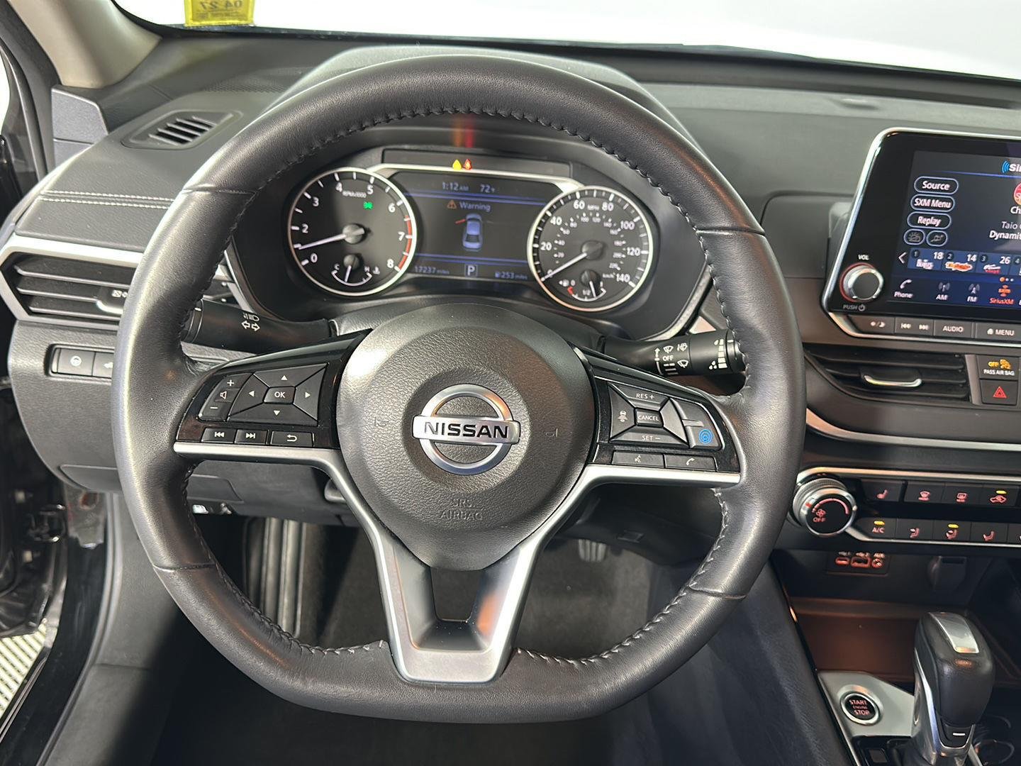 Used 2022 Super Black Nissan 2.5 SV image 17