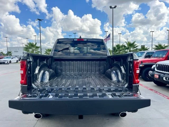 New 2026 Granite Crystal Metallic Clear-Coat Exterior Paint RAM Laramie image 27