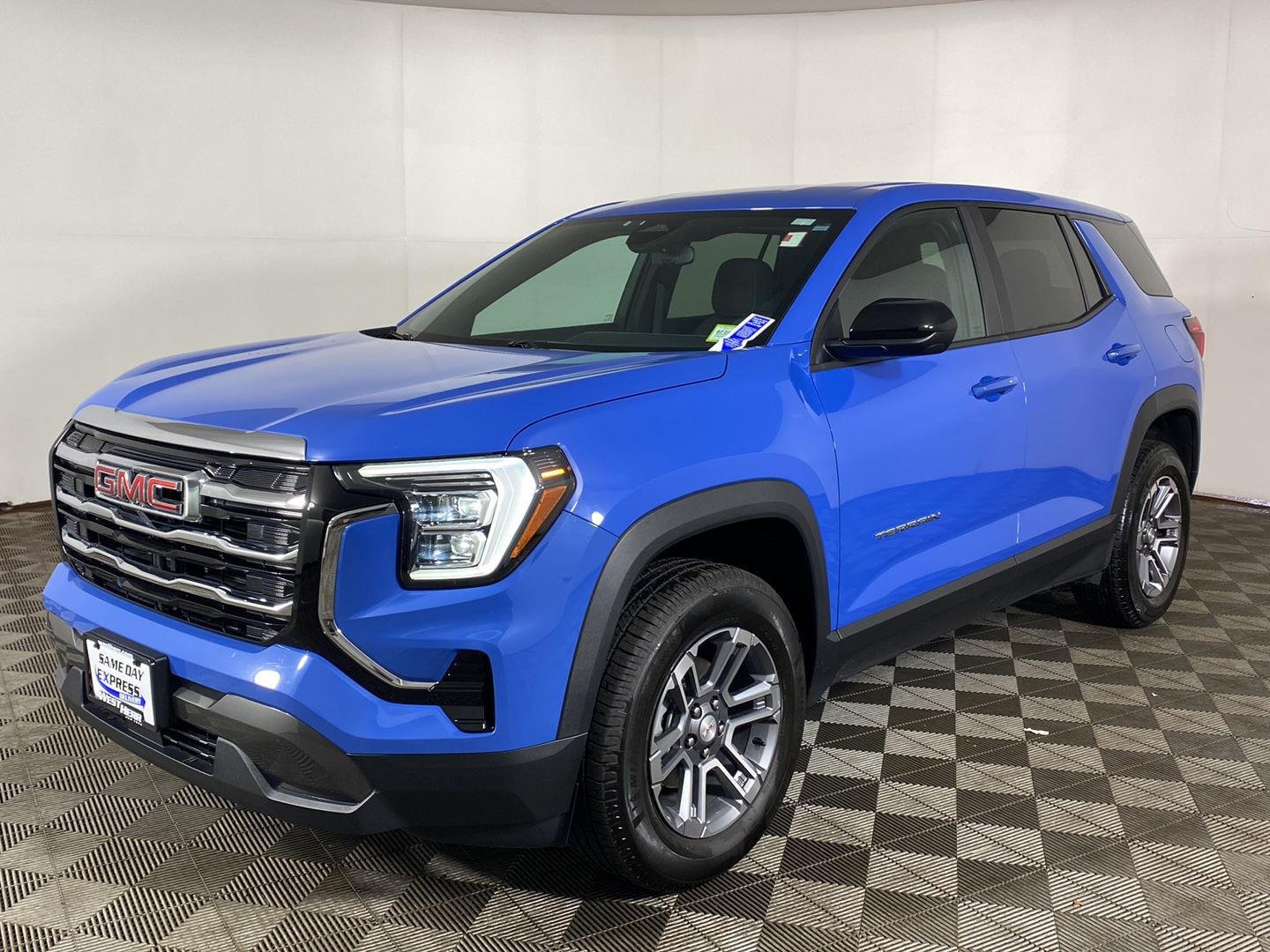 Used 2025 Rapids Metallic GMC FWD Elevation image 2
