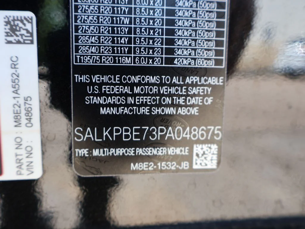 Used 2023  Land Rover SE image 42
