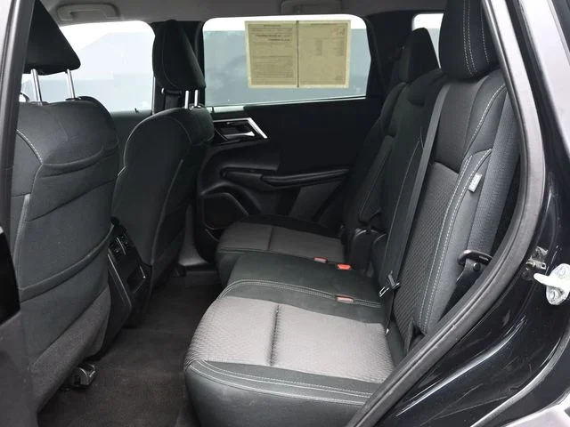 Used 2022 Black Mitsubishi ES image 11