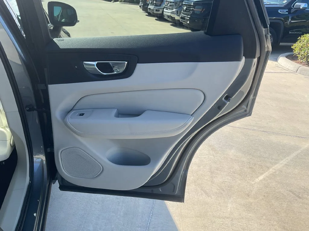Used 2021 Gray Volvo T5 Inscription image 17