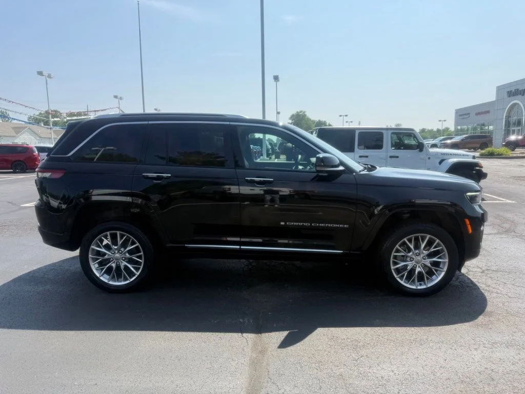 Certified Used 2023 Black Jeep Summit 4xe image 2