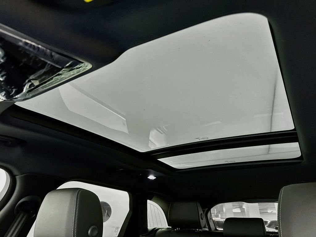 New 2026 Santorini Black Land Rover Belgravia Edition image 22