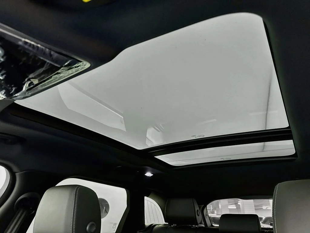 New 2026 Santorini Black Land Rover Belgravia Edition image 22