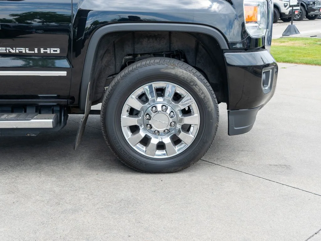 Used 2018 Black GMC Denali image 37