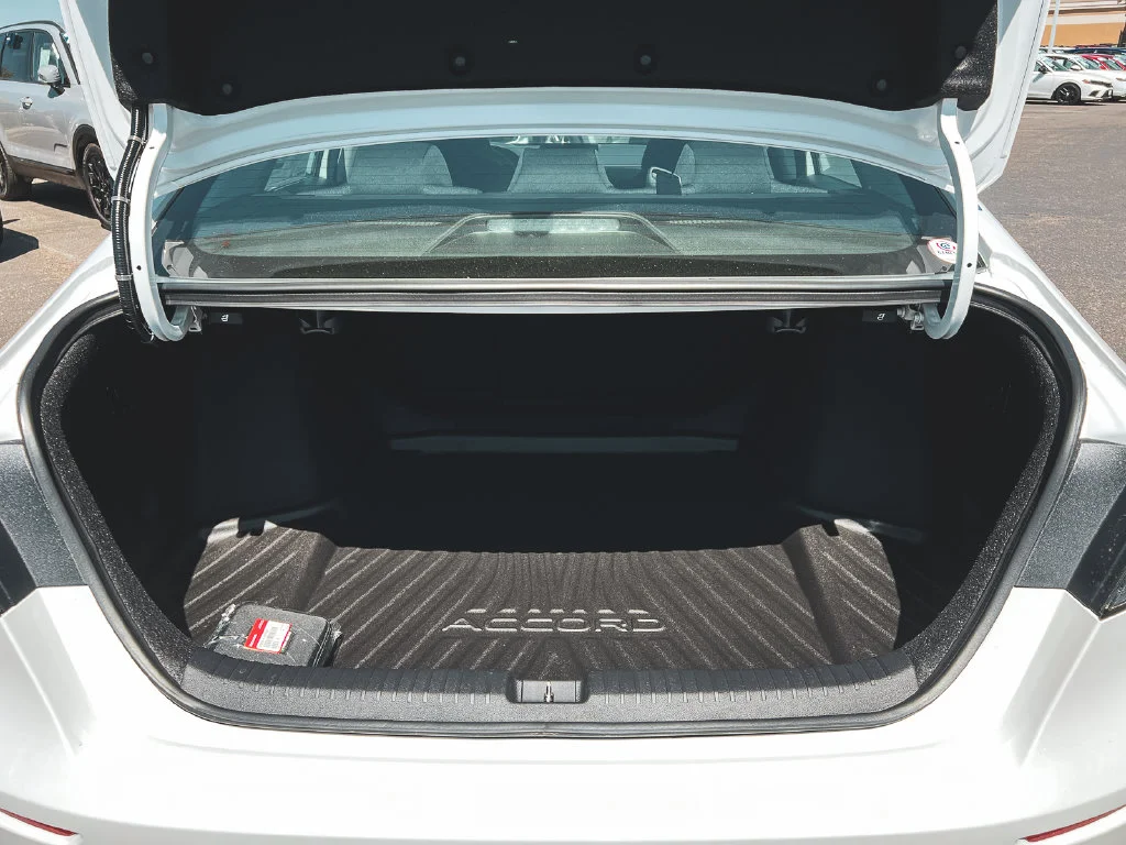 New 2026 Platinum White Pearl Honda SE image 6