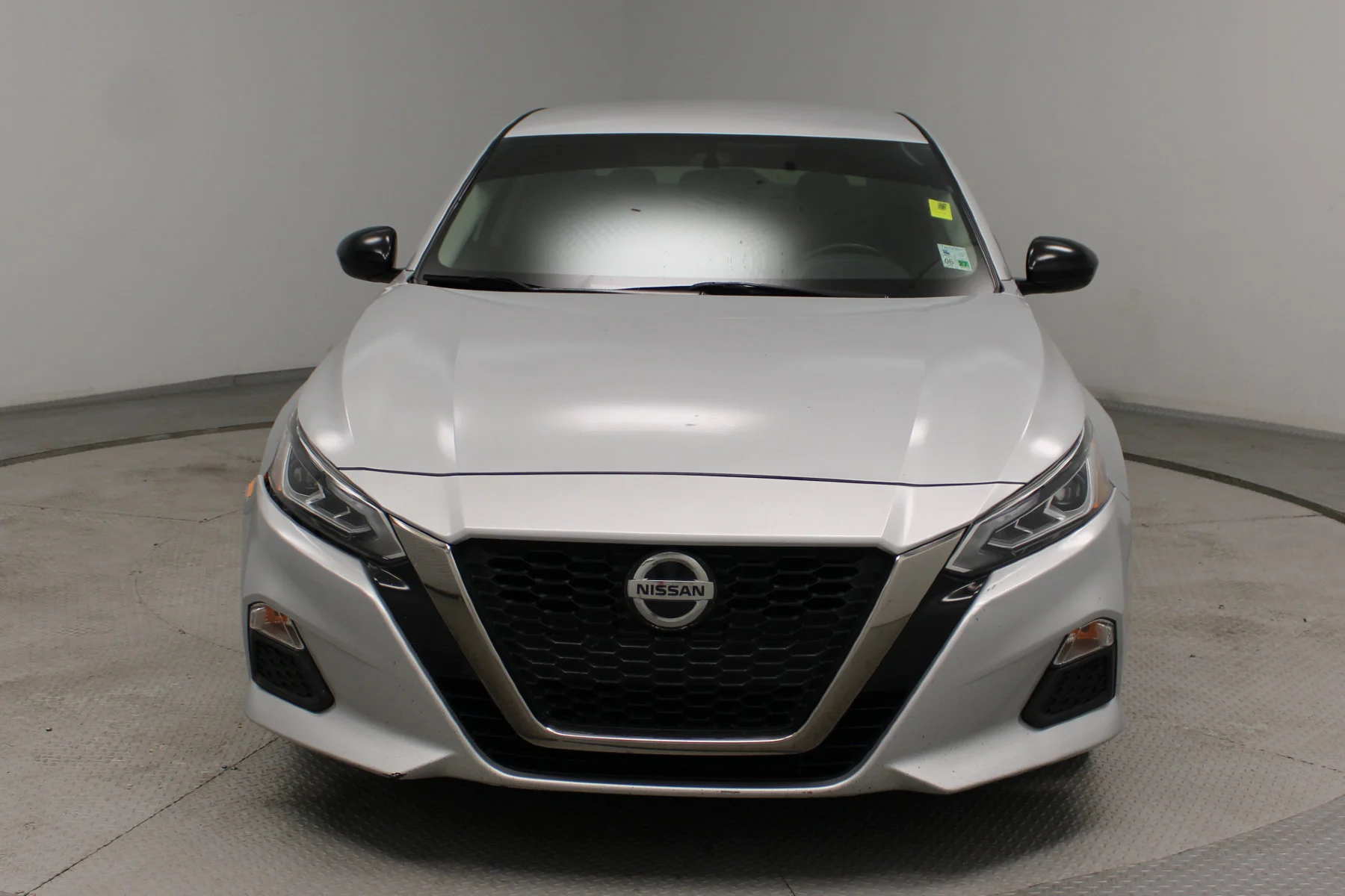 Used 2019 Brilliant Silver Metallic Nissan 2.5 SR Sedan image 24