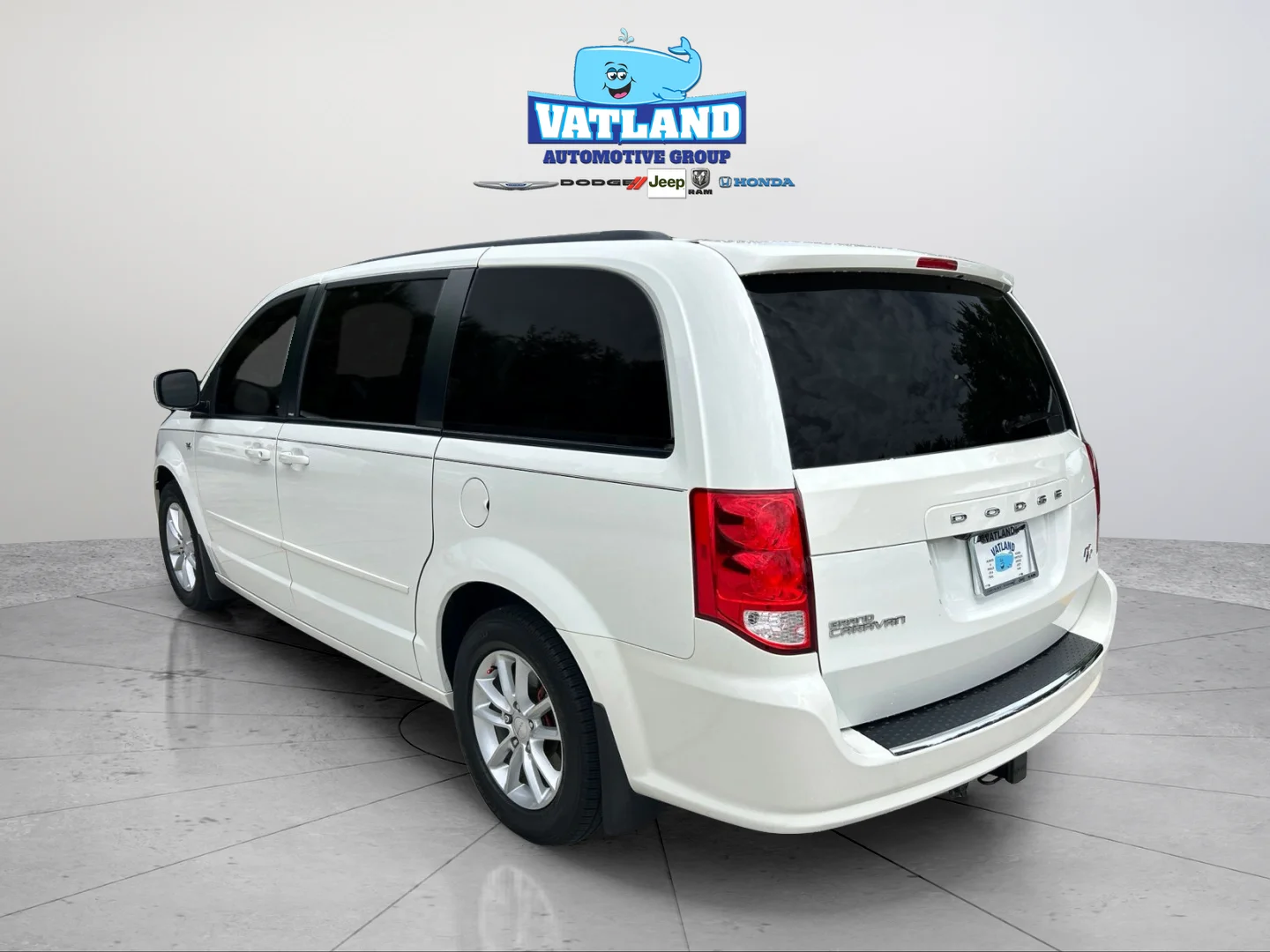 Used 2013 Stone White Dodge SXT image 3