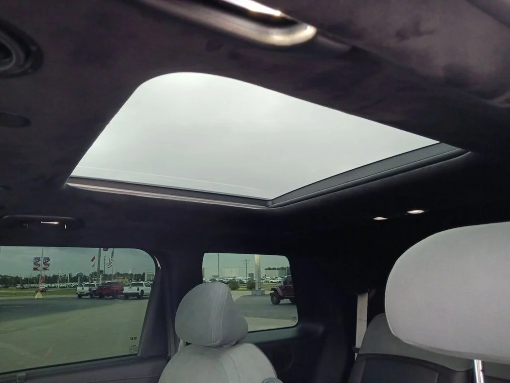 Used 2027 White Kia X-Pro SX-Prestige image 39