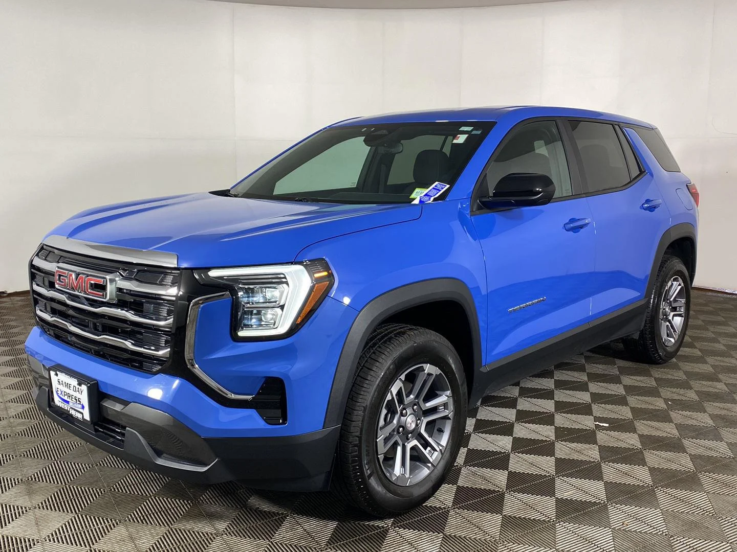 Used 2025 Rapids Metallic GMC FWD Elevation image 2