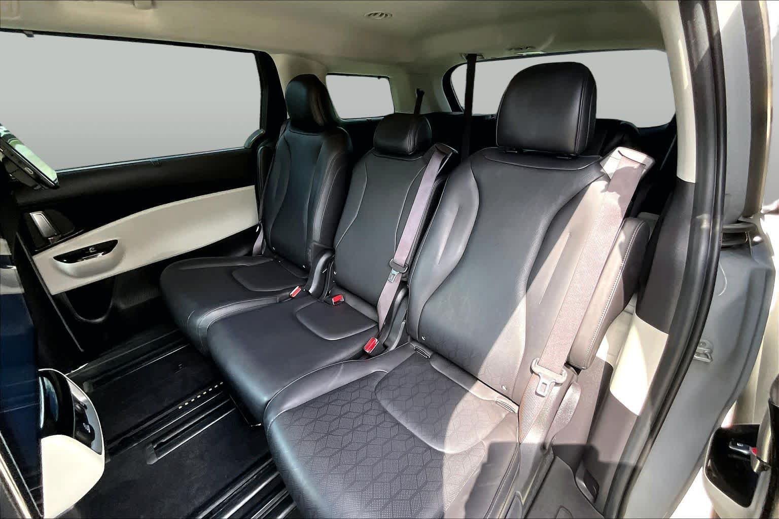 Used 2024 Ceramic Silver Kia SX image 18