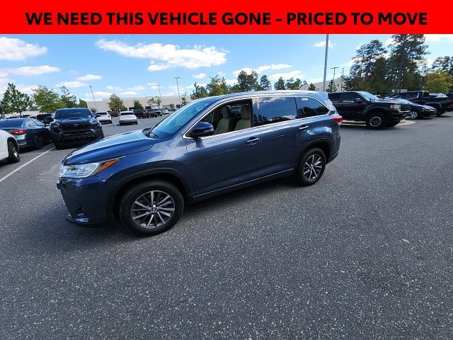 Used 2017 Blue Toyota XLE image 7