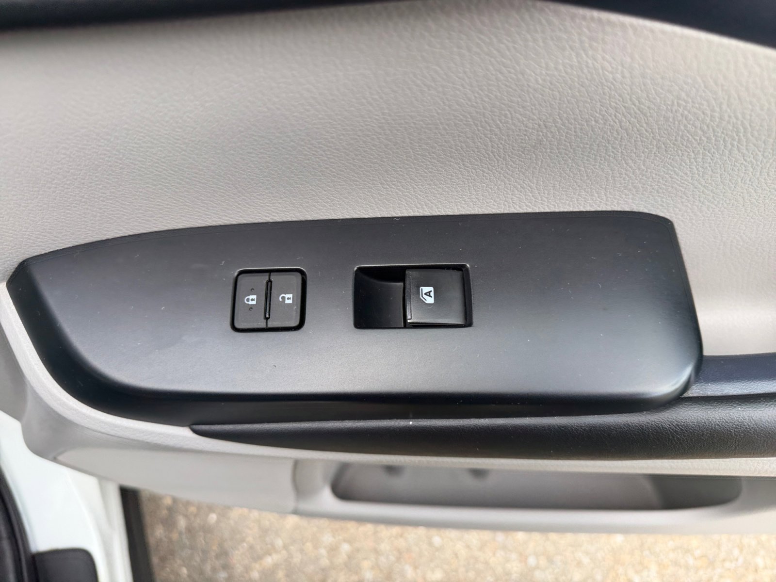 Used 2017 Blizzard Pearl Toyota XLE image 34