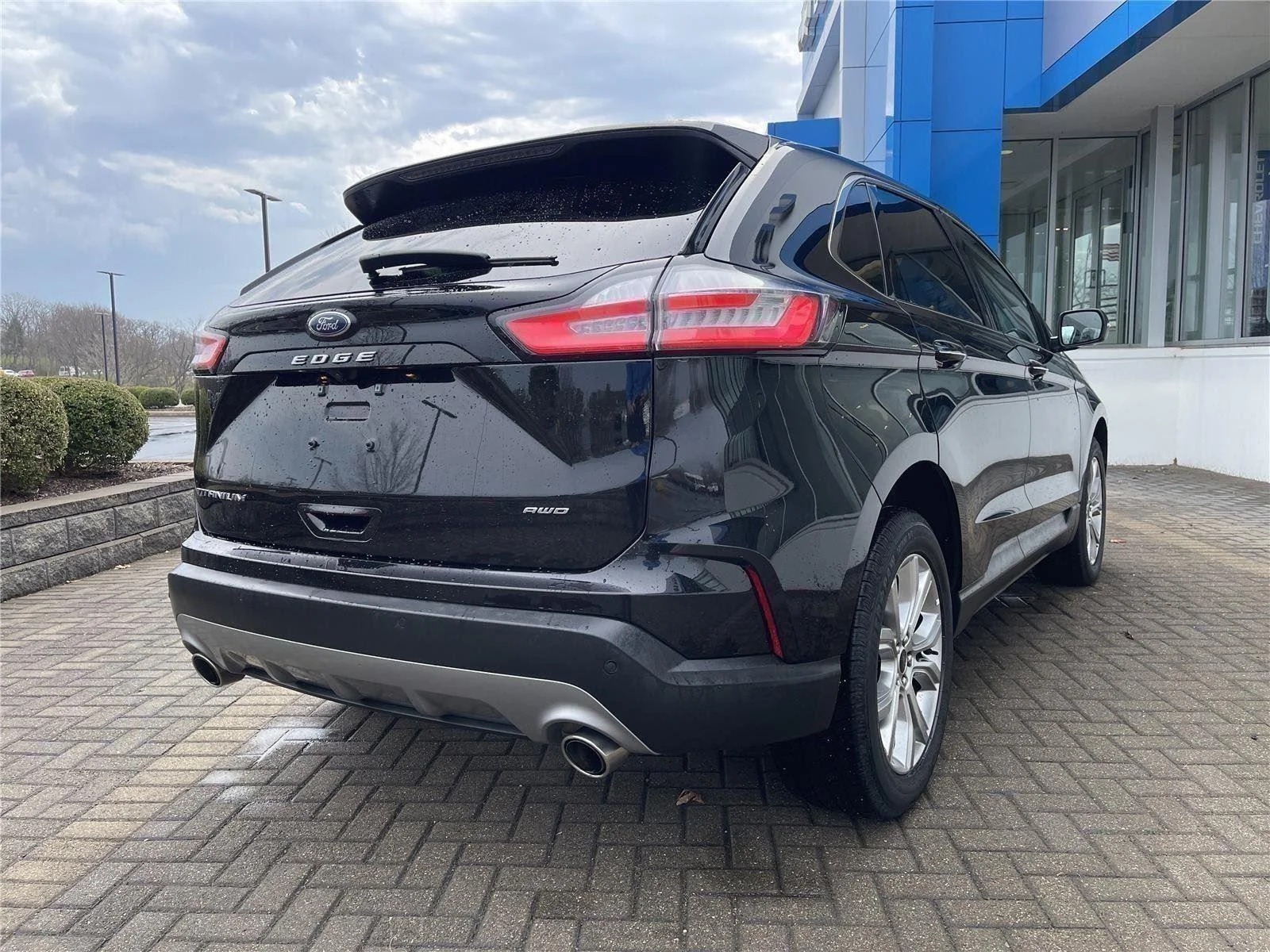 Used 2024 Agate Black Metallic Ford Titanium image 5