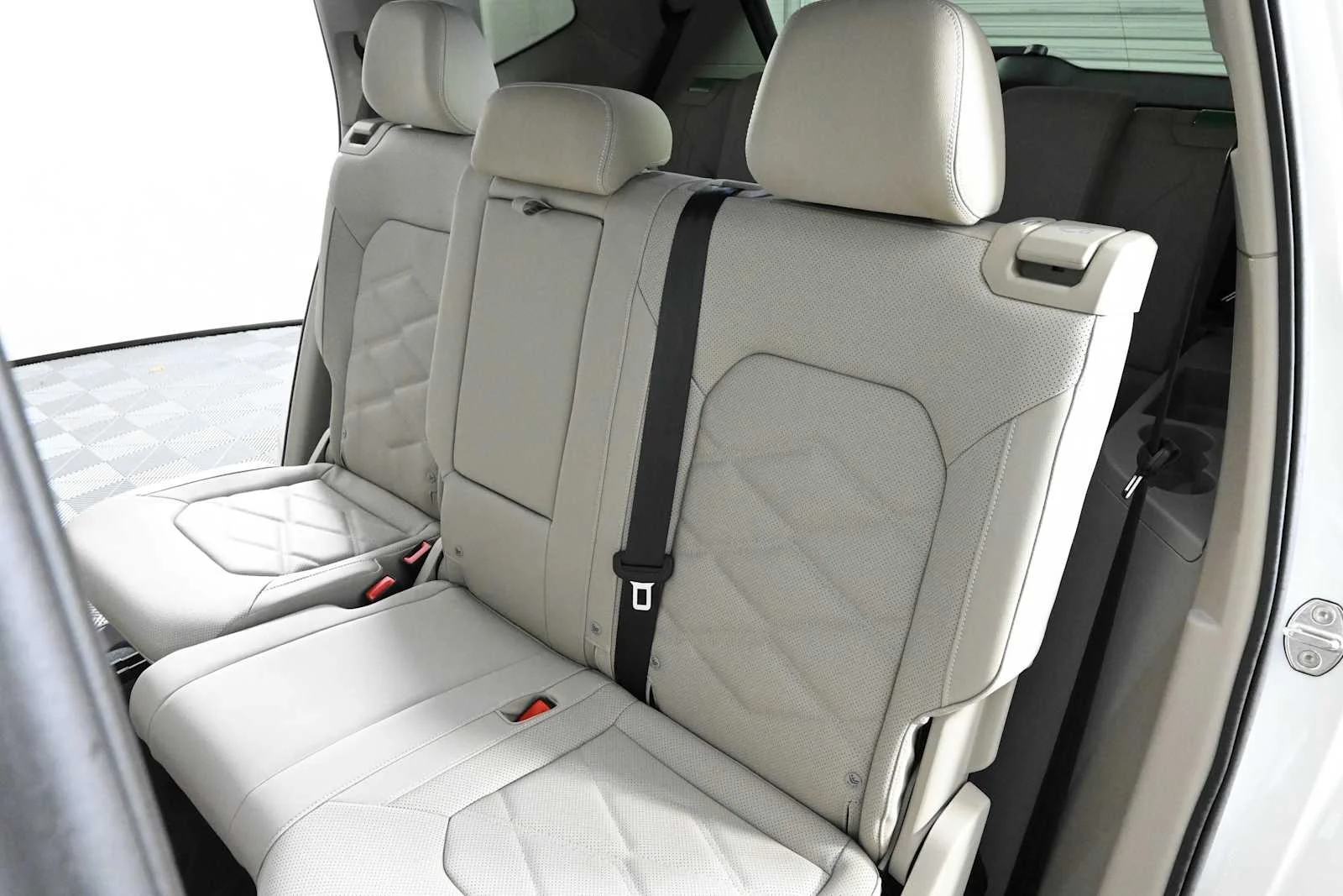 New 2026 Opal White Pearl Volkswagen 2.0T SE image 14