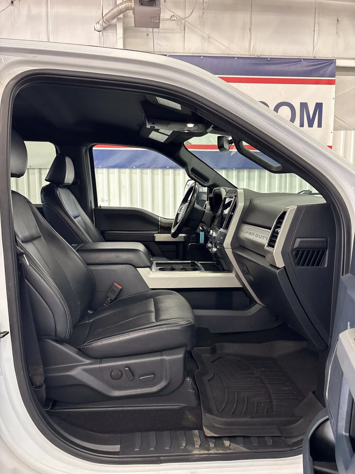 Used 2022 White Ford Lariat image 21